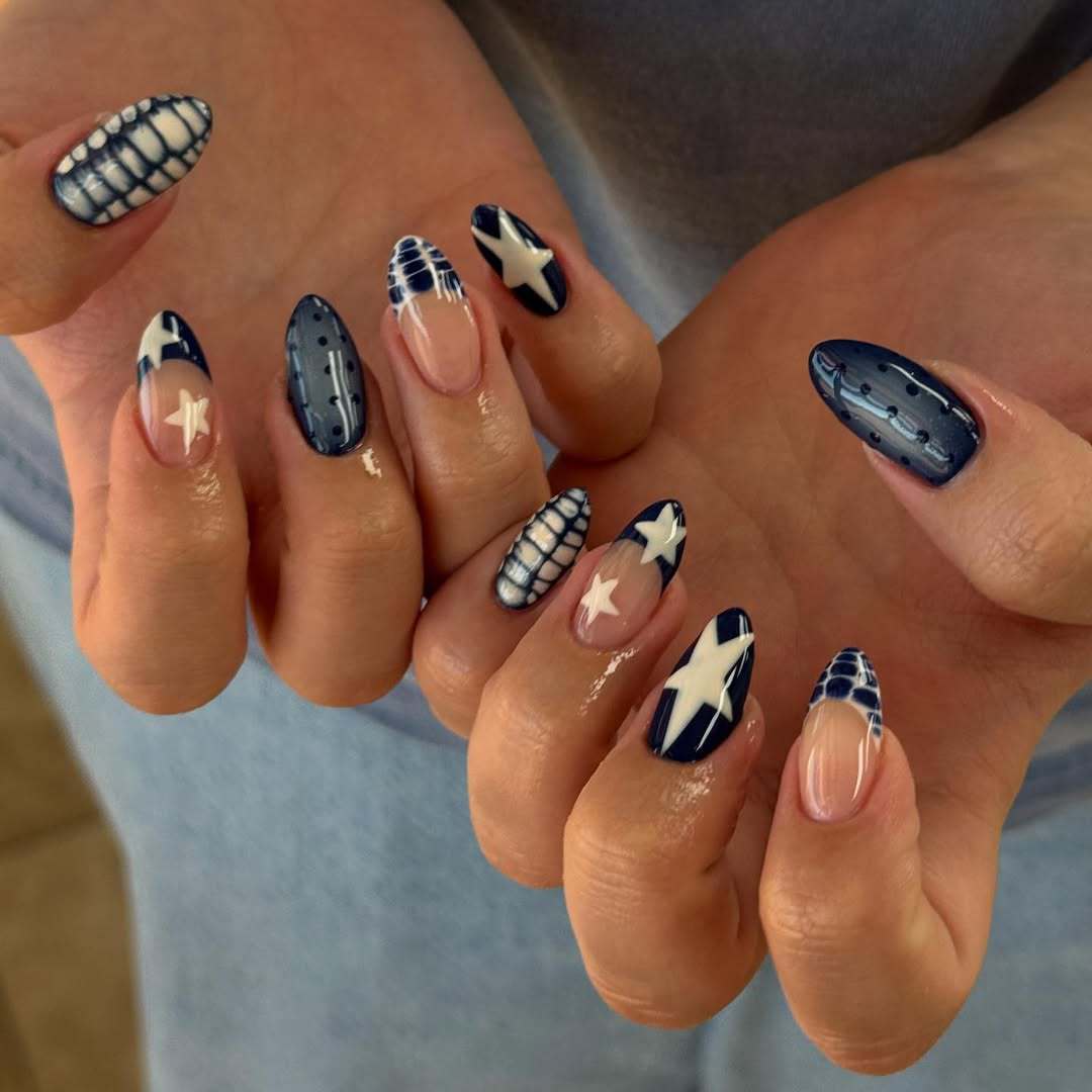 Acrylic Nail Set with Fashionable Star Design Bowlift
