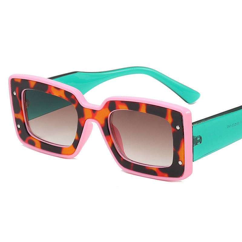 Women Oversized Sunglasses in Modern Square Frame Bowlift