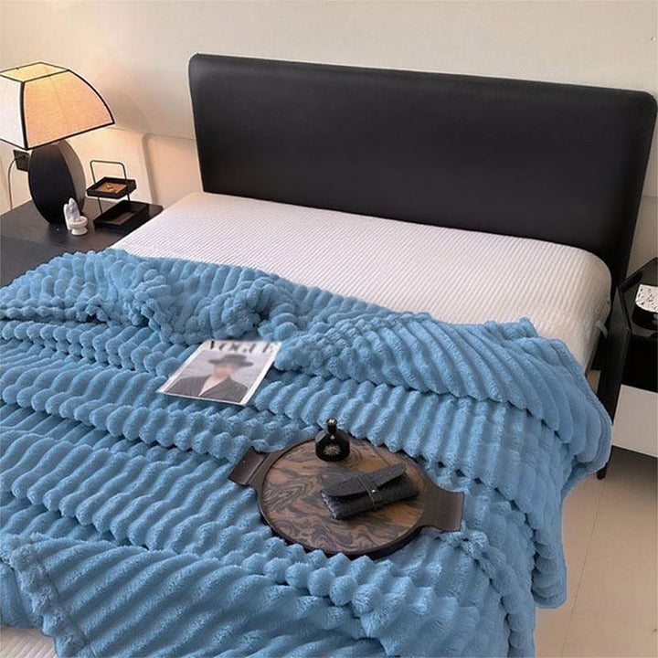 Women's Ultra-Soft Cuddly Blanket with Wave Structure Bowlift