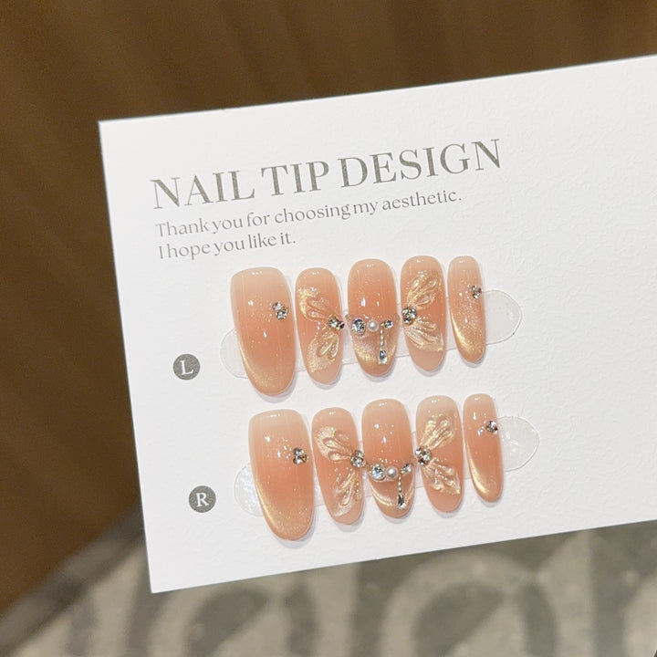 Artificial nail tips with elegant floral details Bowlift