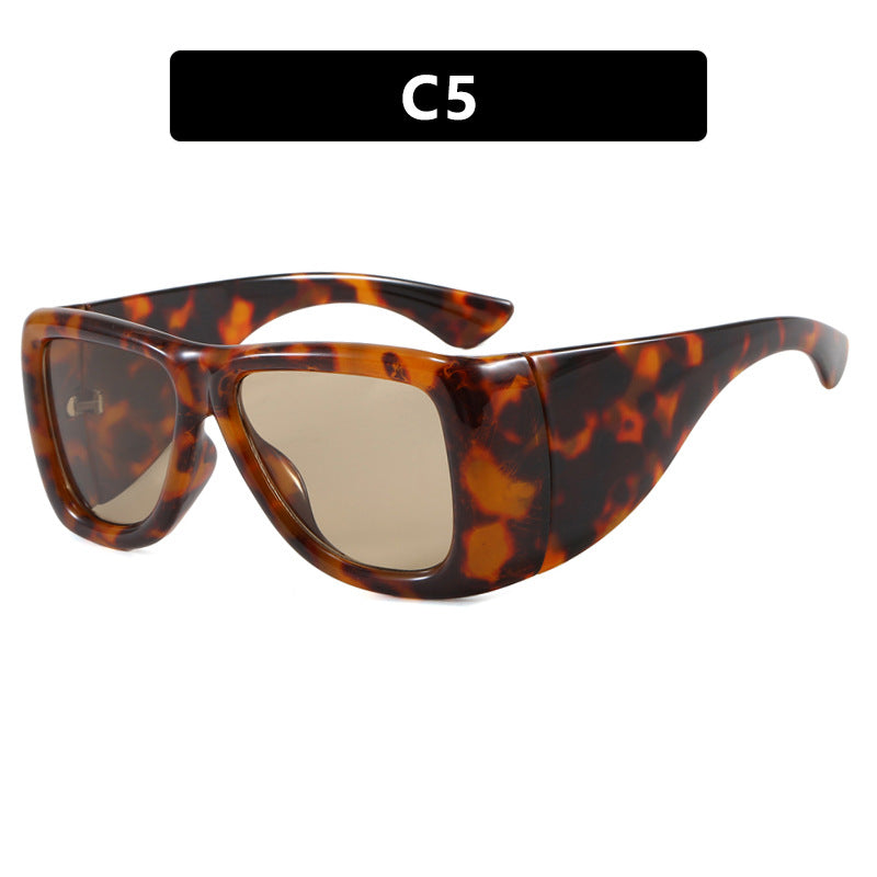 Ladies trendy oversized sunglasses with striking tortoiseshell design Bowlift