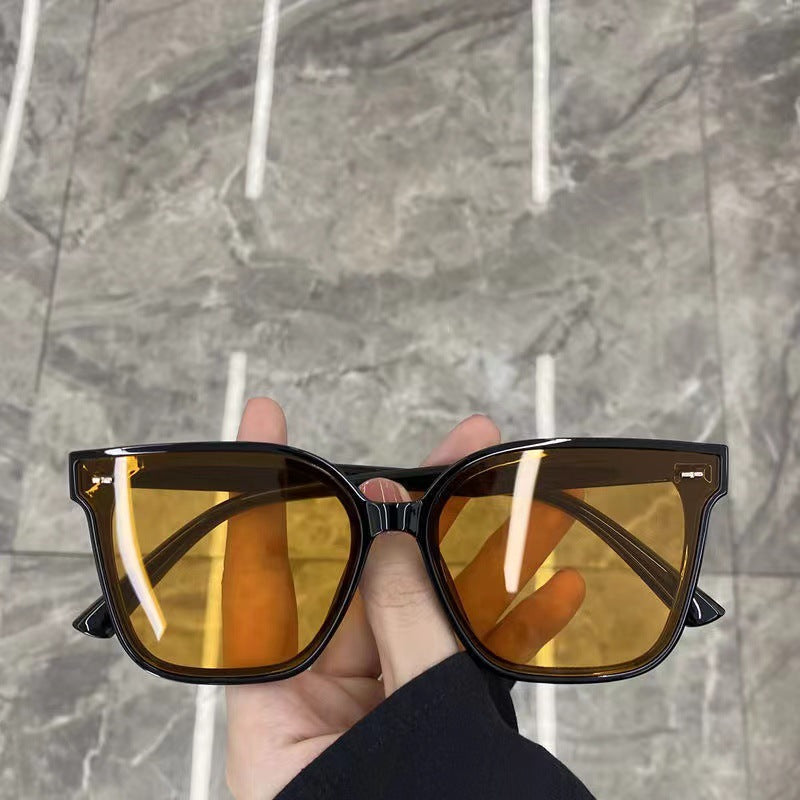 Ladies stylish sunglasses with a fashionable highlight Bowlift