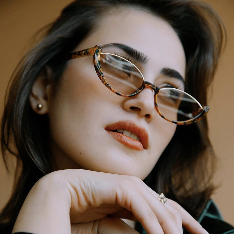 Ladies elegant sunglasses in stylish cat-eye design Bowlift
