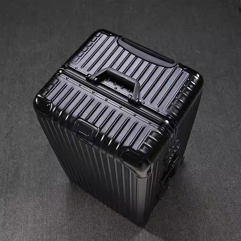 Sturdy Hardshell Spinner Suitcase