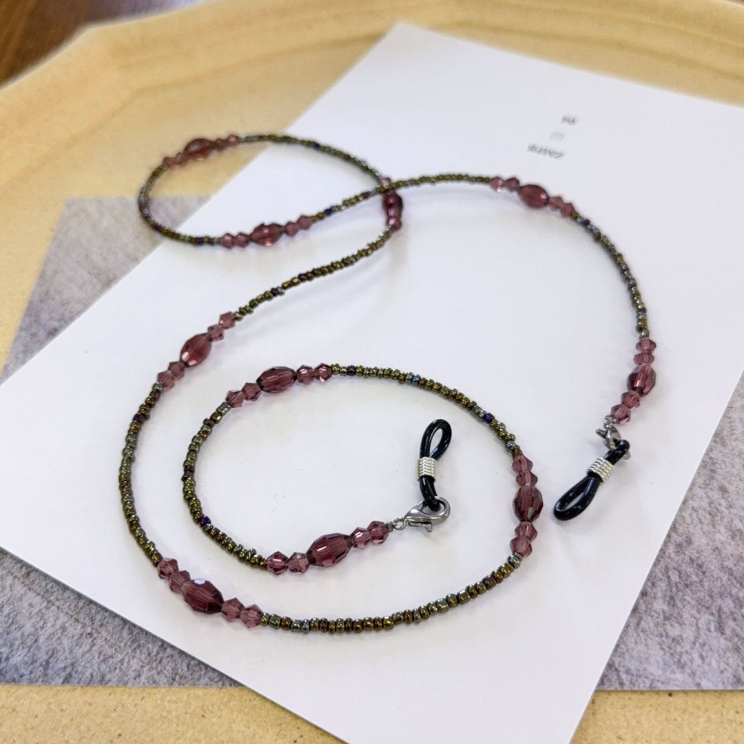 Adjustable Beaded Eyewear Chain Bowlift