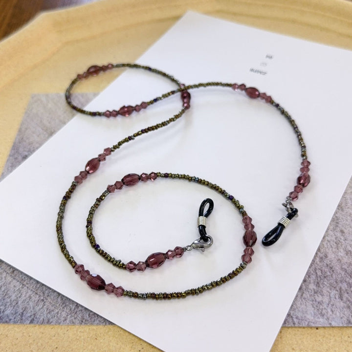 Adjustable Beaded Eyewear Chain Bowlift