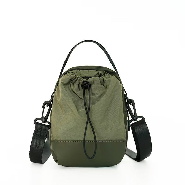 Practical breast pocket with adjustable carrying strap Bowlift