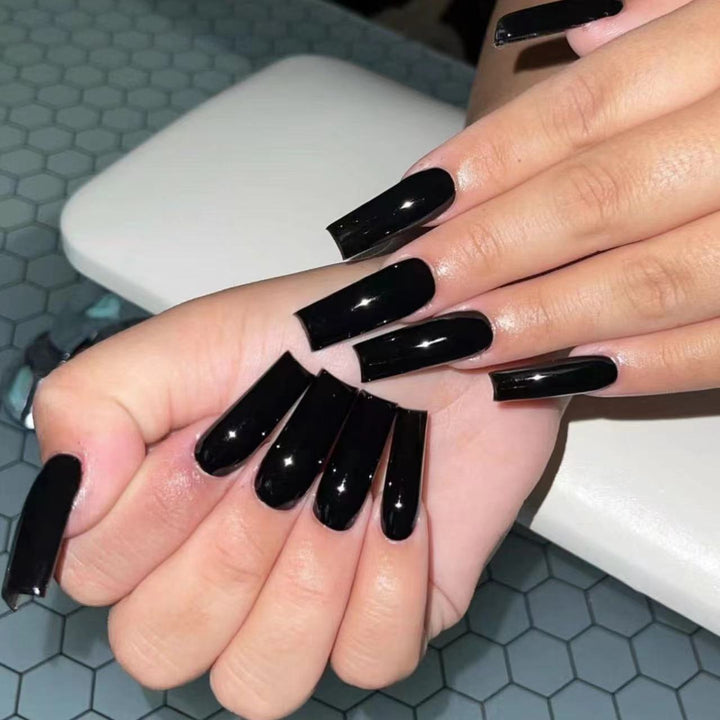 Artificial nail set with high-gloss, elegant tips Bowlift