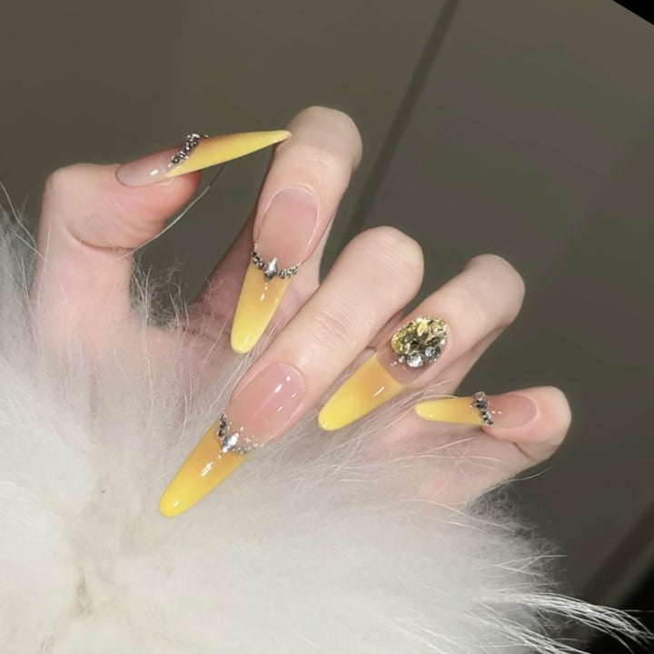 Artificial nails with luxurious glitter and gradient color Bowlift