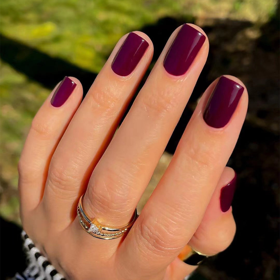 Elegant Nail Art with Gloss Finish Bowlift