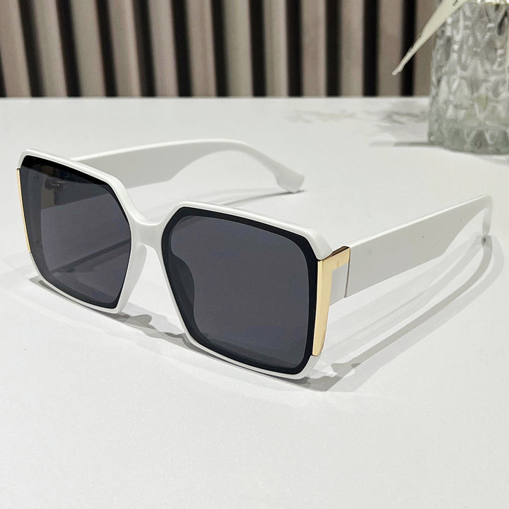 Women's fashionable sunglasses with elegant accents Bowlift