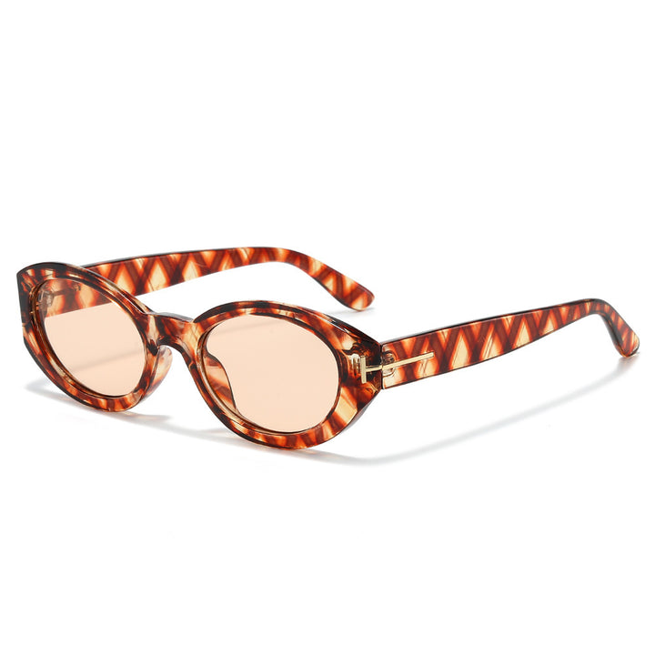 Chic Cat-Eye Sunglasses with Retro Tortoiseshell Frame Bowlift