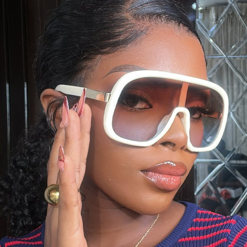 Women's oversized sunglasses in elegant retro design Bowlift