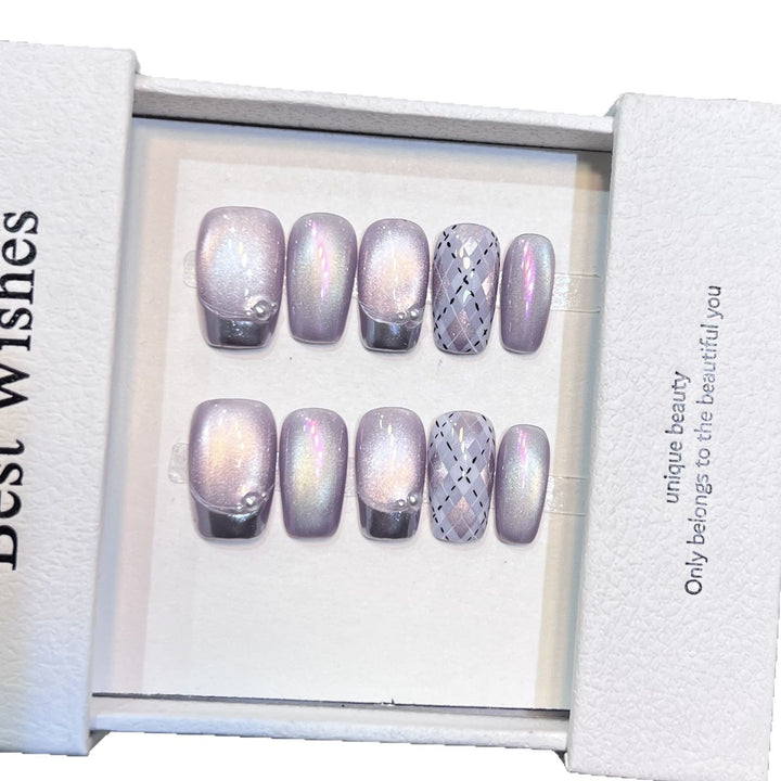 Elegant Press-On Nail Art Set with Iridescent Finish Bowlift