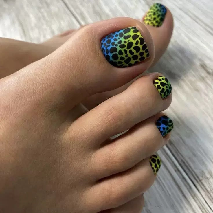 Nail art set with creative animal pattern accents Bowlift
