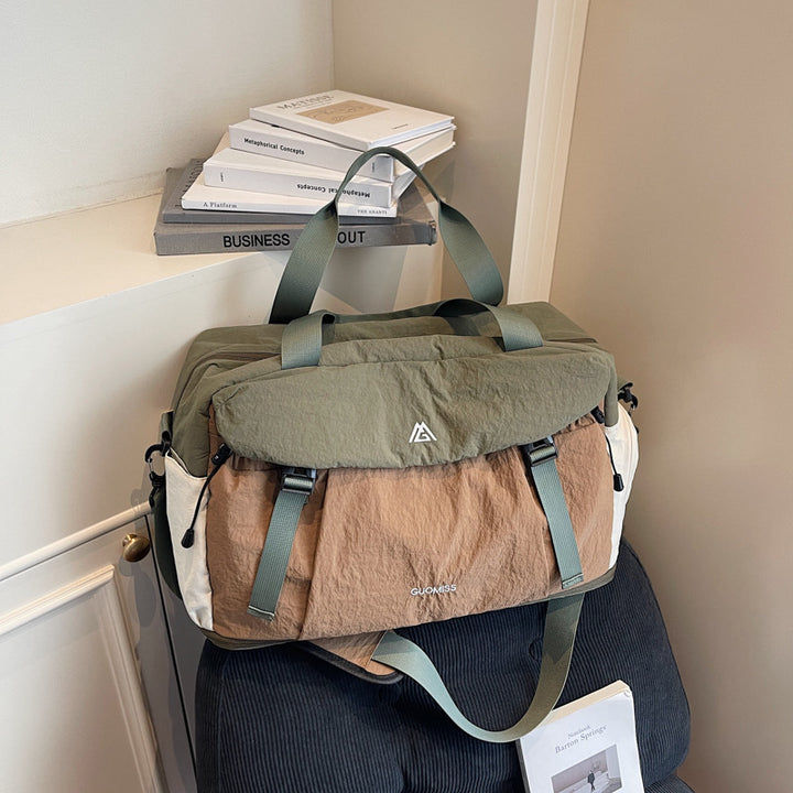 Versatile Multi-Pocket Weekender Duffel