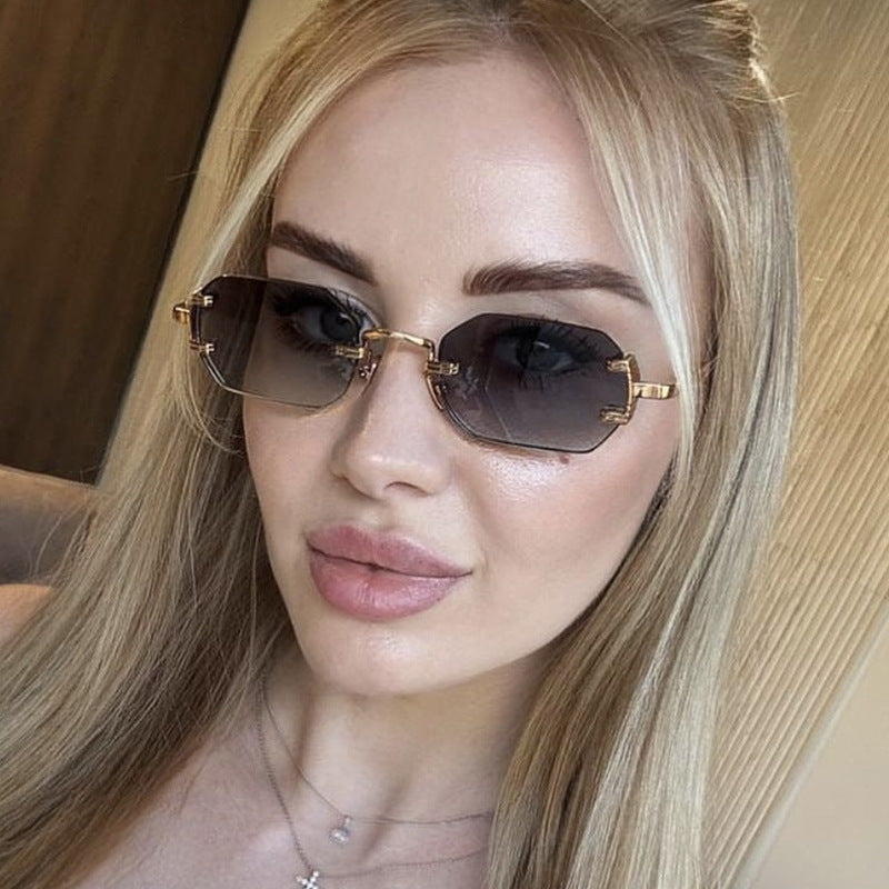 Ladies geometric sunglasses with luxurious metal frame and protective UV filter Bowlift