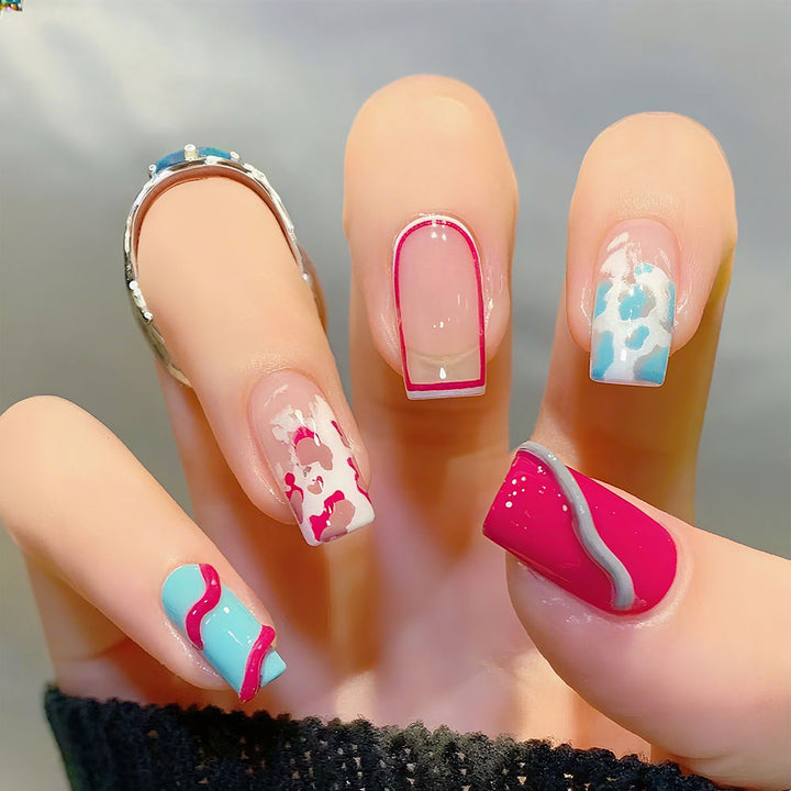 High-gloss artificial nails with rose effect Bowlift