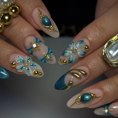 Creative Nail Art Set with Elaborate Flower and Gold Decorations Bowlift