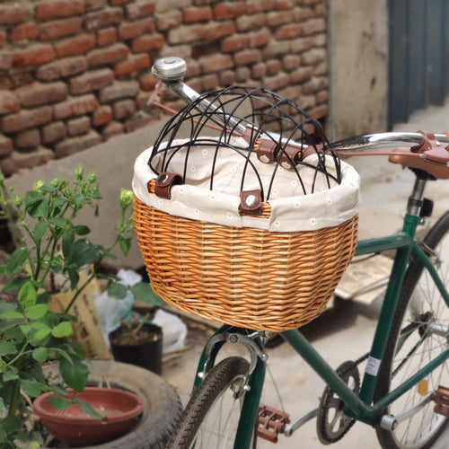 woven rattan pet carrier basket with detachable linen liner and foldable metal safety dome Bowlift
