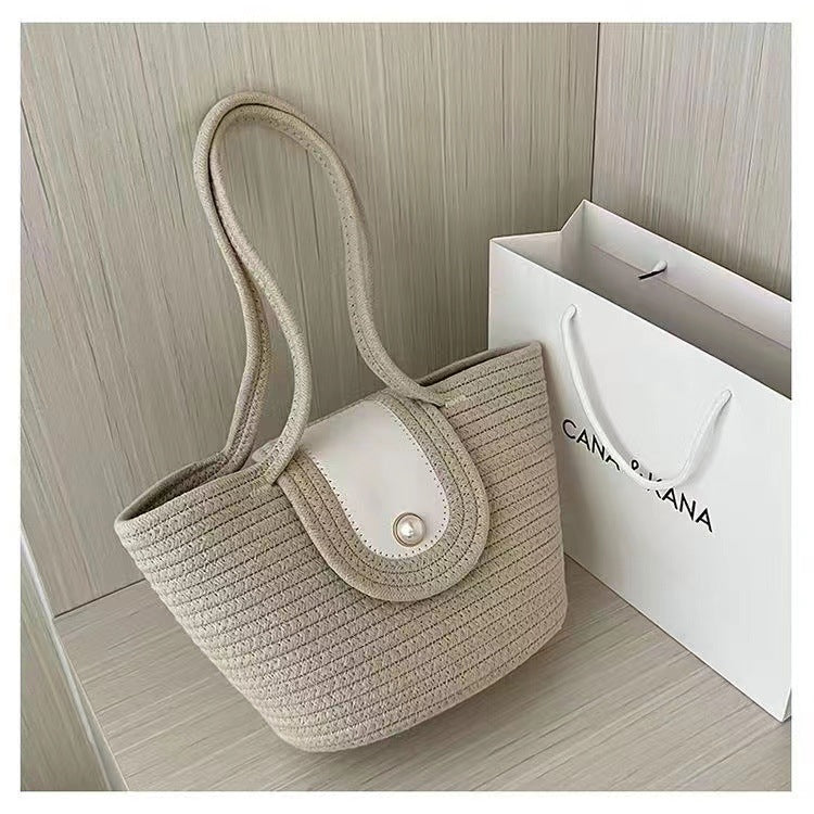 Fashionable basket bag with pearl clasp Bowlift
