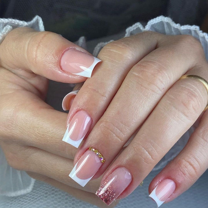 Glamorous Art Nails Bowlift