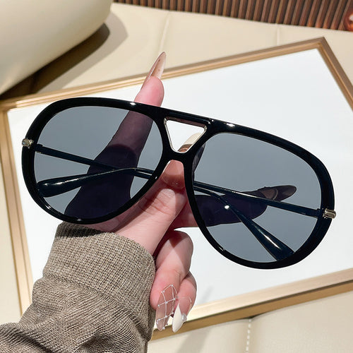 Ladies' sunglasses in an extravagant design with striking lenses Bowlift