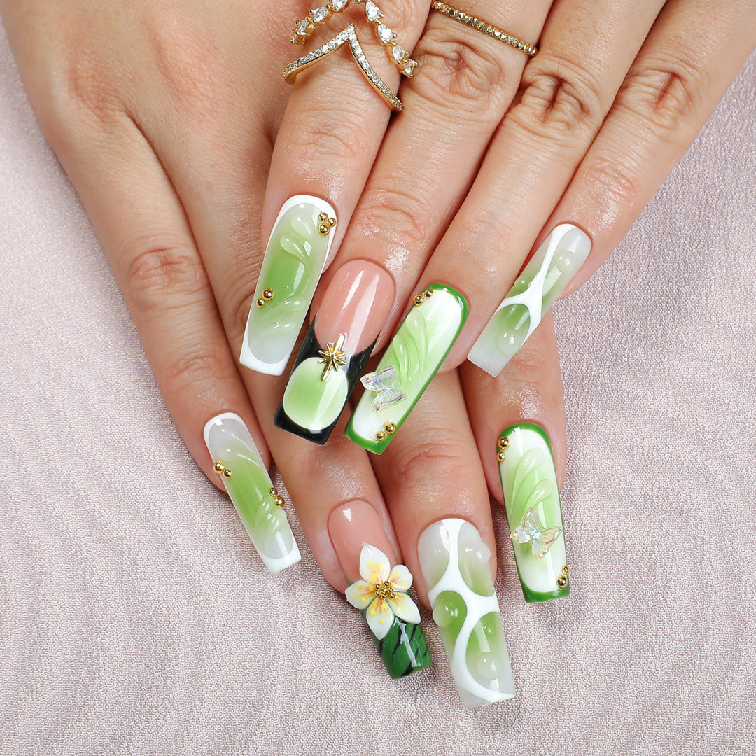 Creative nail art set with elegant floral decorations Bowlift
