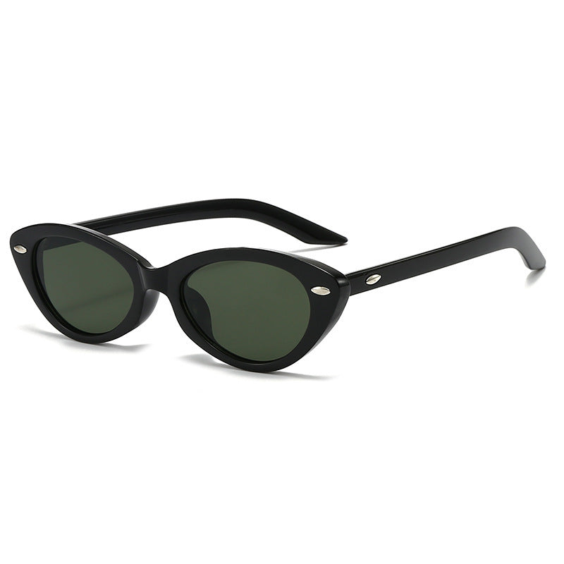 Vintage-Inspired Cat-Eye Sunglasses Bowlift