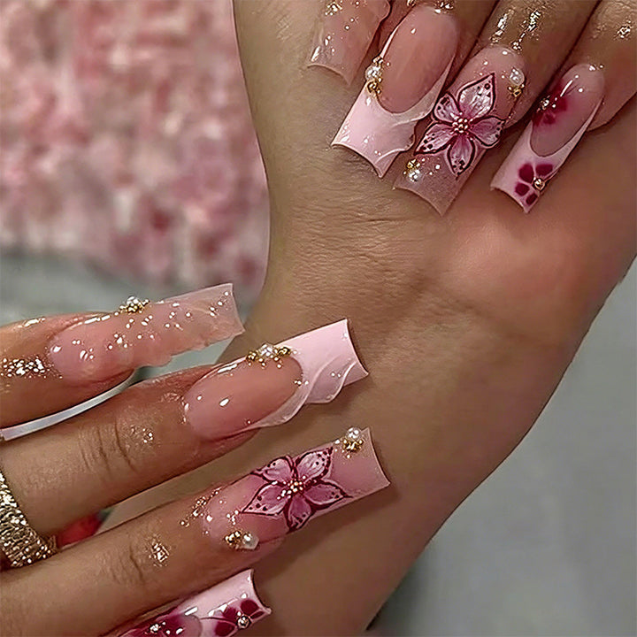Elegant Artificial Nail Tips with Gold Accents Bowlift