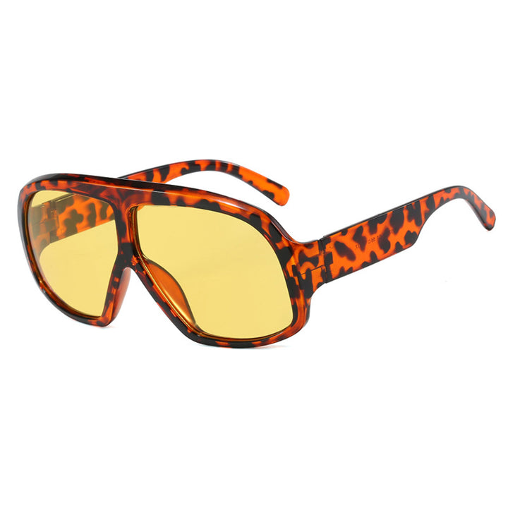 Ladies oversized sunglasses in fashionable tortoiseshell pattern Bowlift