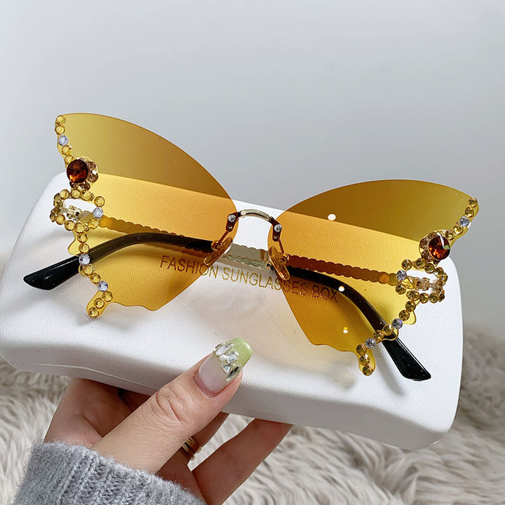 Ladies extravagantly designed sunglasses Bowlift