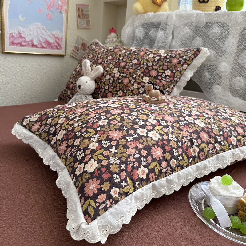 Women Cozy Bedspread with Playful Floral Pattern Bowlift