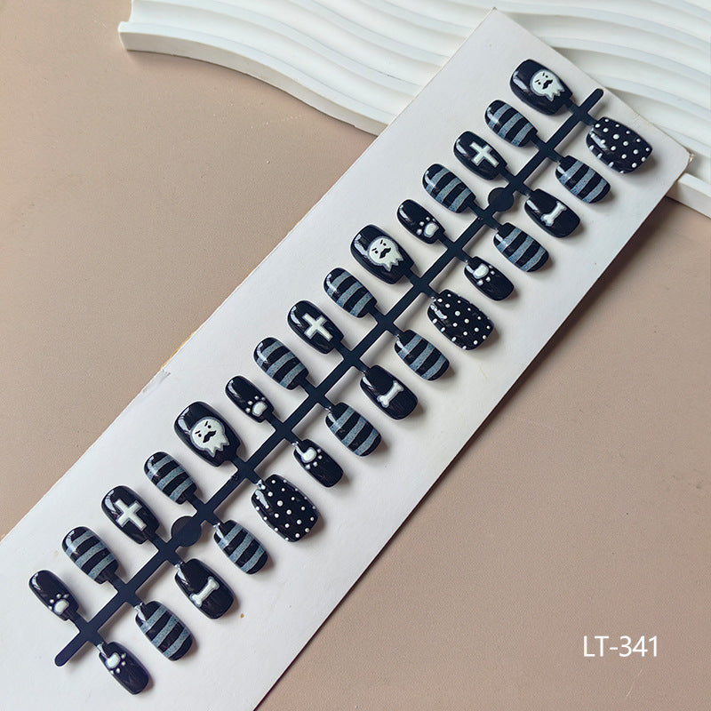 Artificial fingernails in creative Halloween design Bowlift
