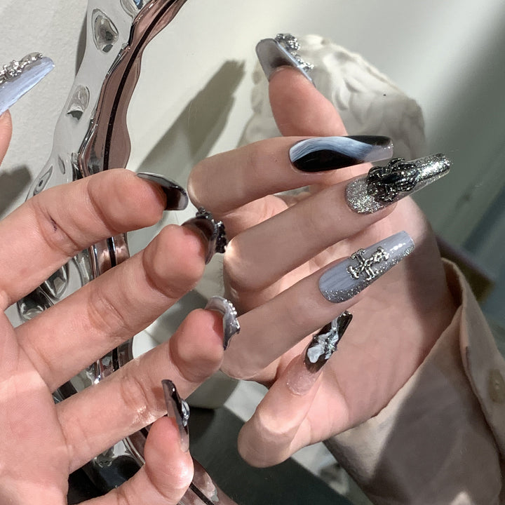 Glamorous Press-On Nail Art Set with Decorative Metallic Elements Bowlift