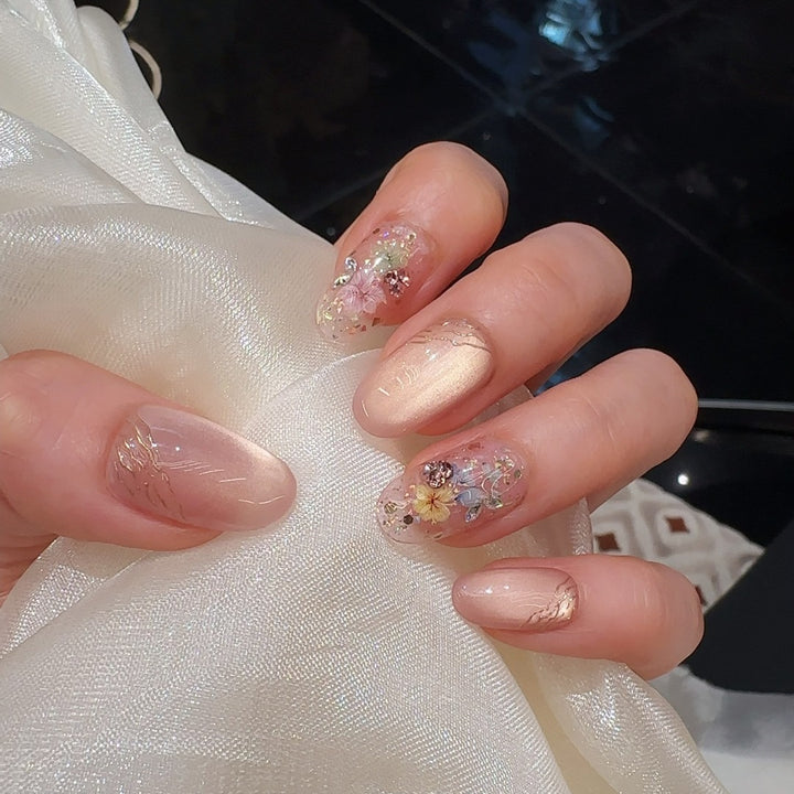 Elegant Floral Nail Art Bowlift