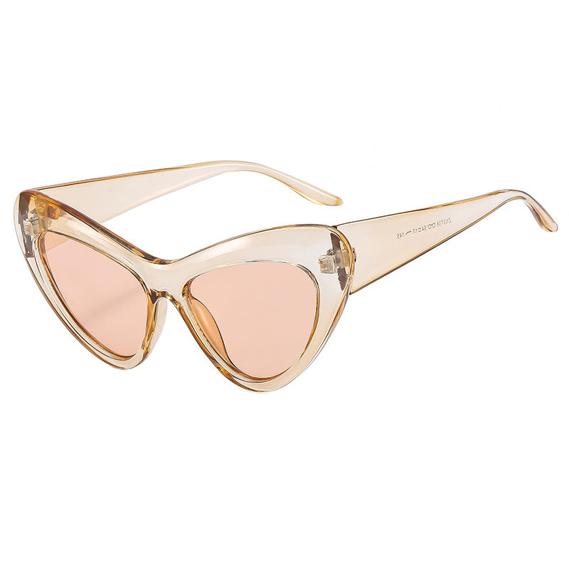 Women Cat-Eye Sunglasses in Distinctive Design Bowlift