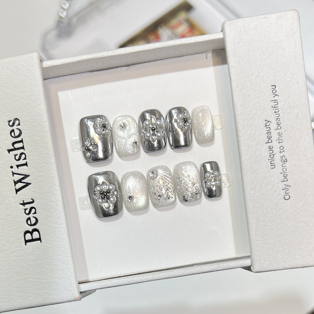 Decorative Silver Press-On Nail Set Bowlift