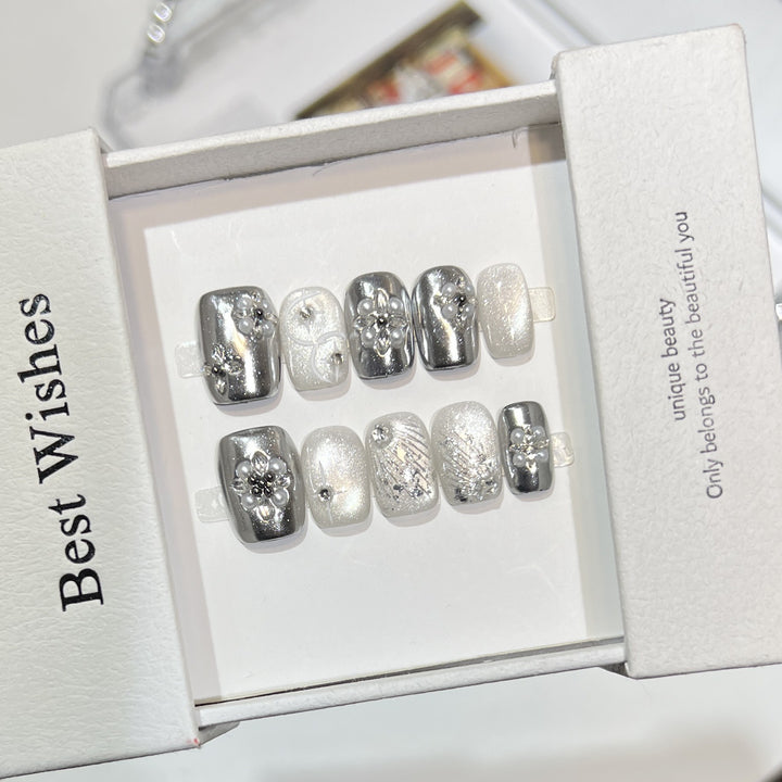 Decorative Silver Press-On Nail Set Bowlift