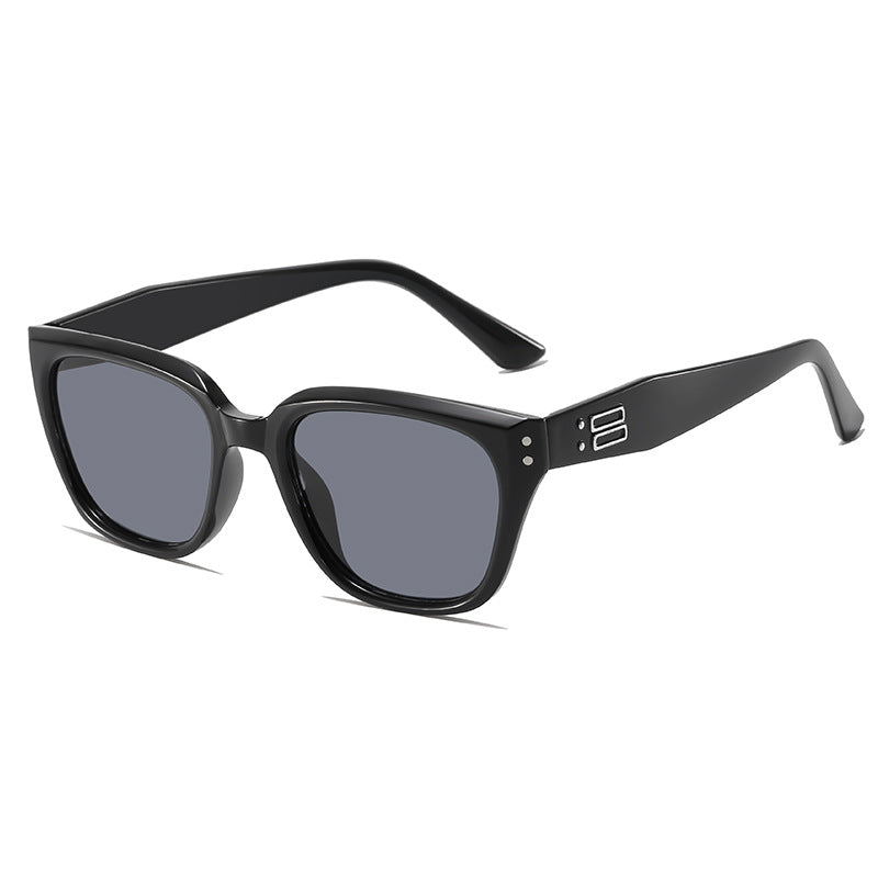 Fashion-Forward Modern Transparent Sunglasses Bowlift