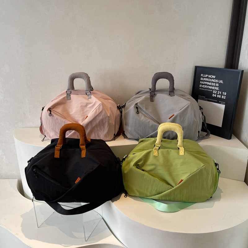 Sporty Travel Bag With Innovative Design Bowlift