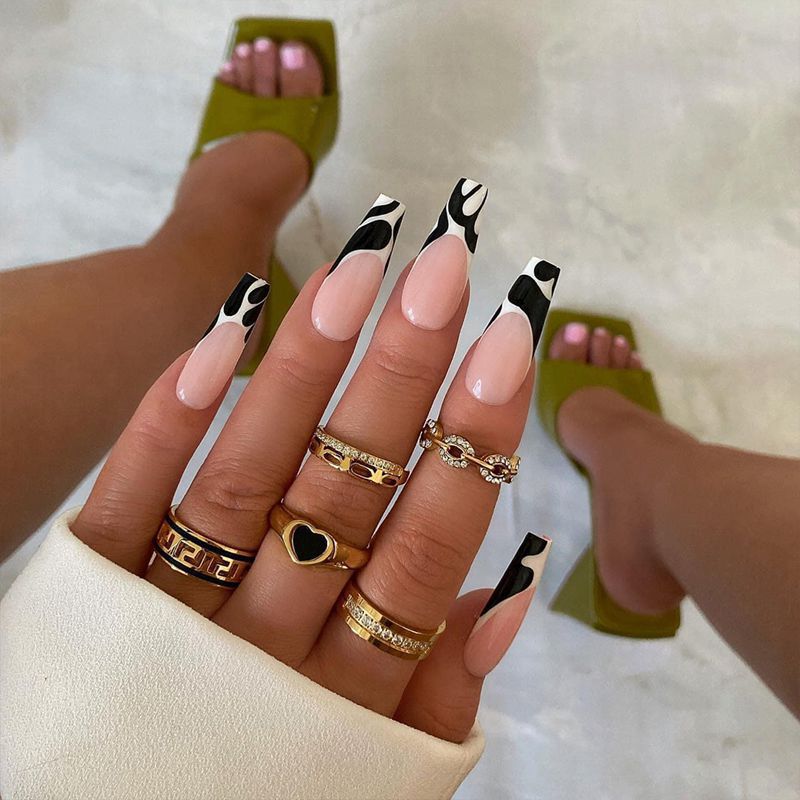 Exclusive artificial nails with elegant black and white patterns Bowlift