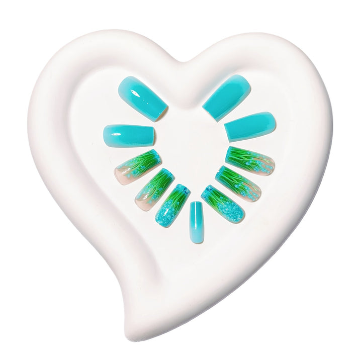 Artificial nails with innovative water motif Bowlift
