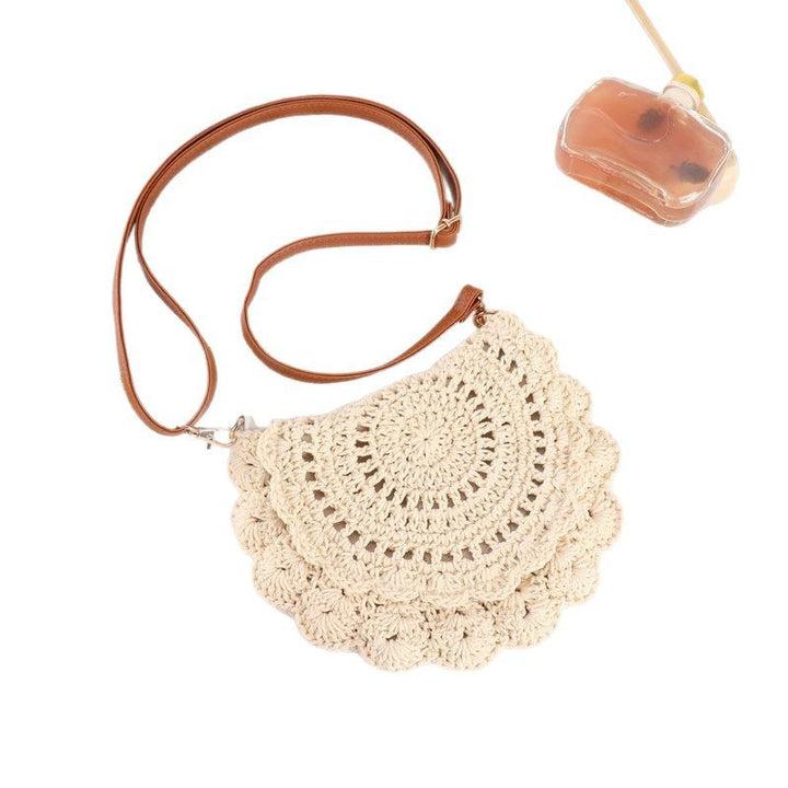 Crochet bag with playful structure design Bowlift
