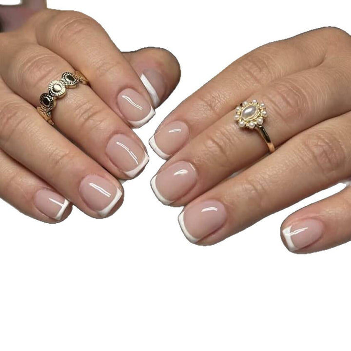 Artificial Nail Art with Elegant French Tip Bowlift