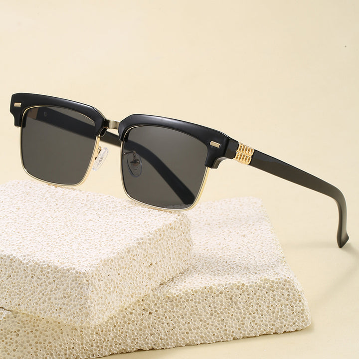 Fashion sunglasses with square frame and stylish design Bowlift