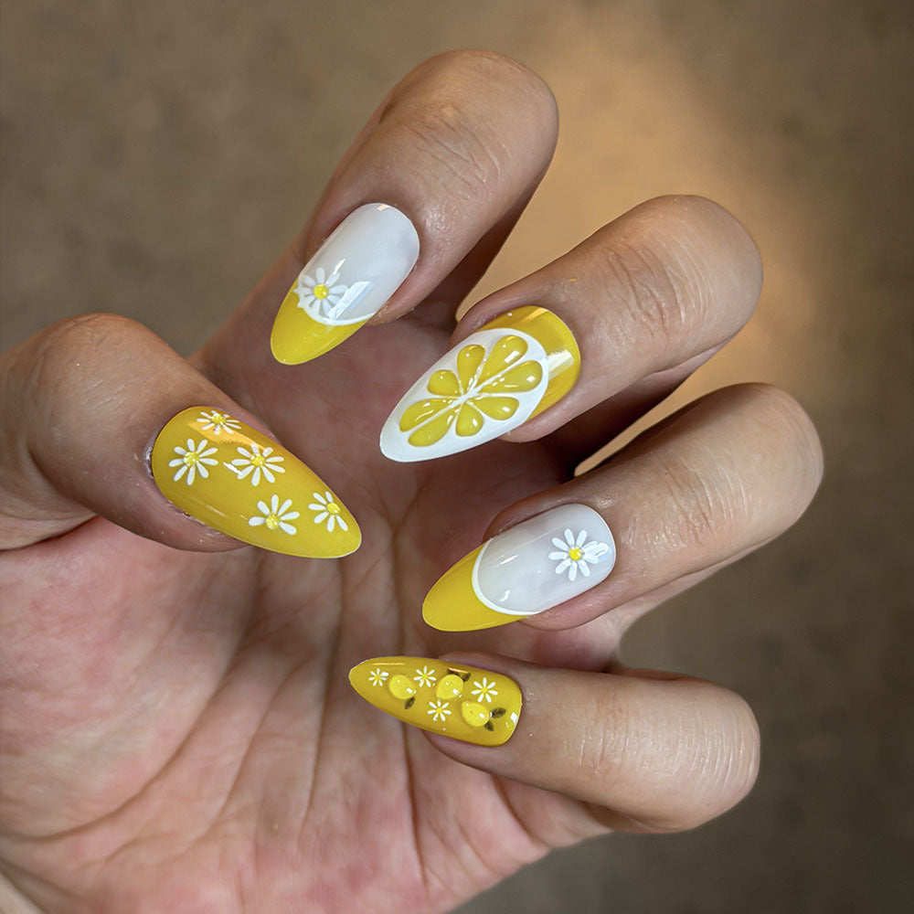 Floral Patterned Press-On Nail Set Bowlift