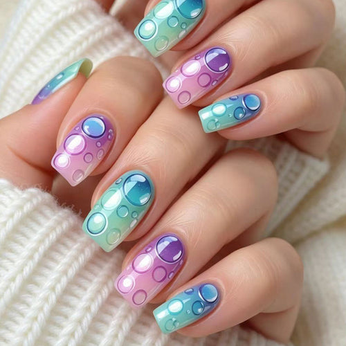 Artificial nails with shimmering water pearl motif Bowlift