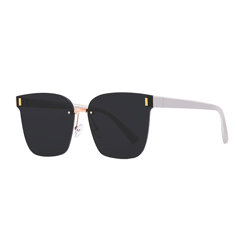 Women’s sunglasses in a modern design with a wide frame Bowlift