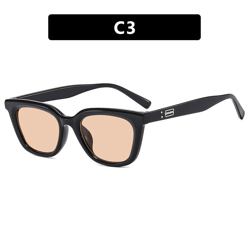 Ladies Cat-Eye Sunglasses with modern, slightly curved frame Bowlift